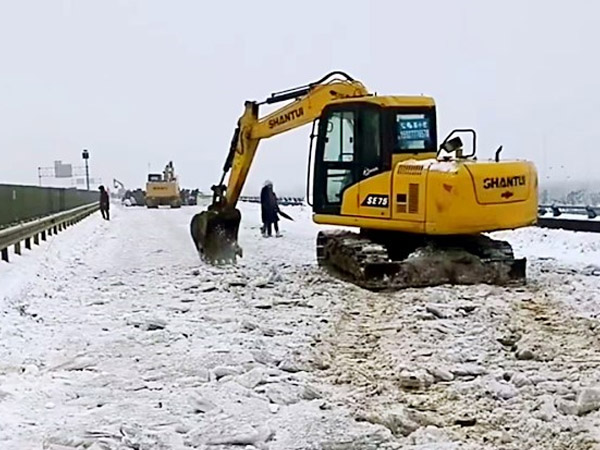 除雪保畅，CMD368铁肩路义勇担沉任！